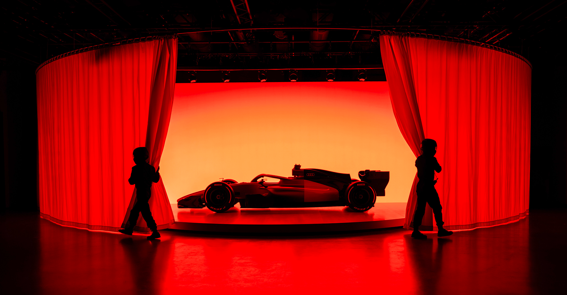 Audi z vozniško dvojico za vstop v Formulo 1 v sezoni 2026