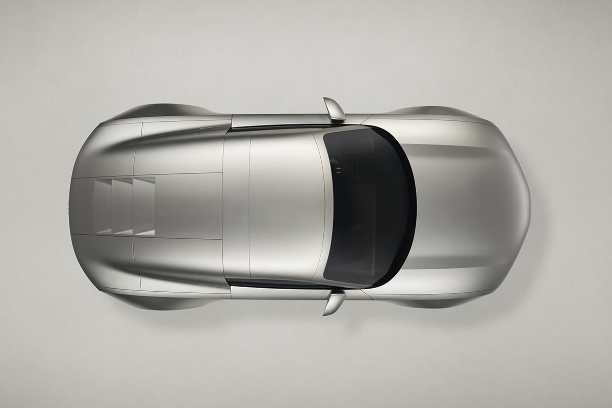 Pogled od zgoraj na konceptno vozilo Audi Concept C z zaprto streho.