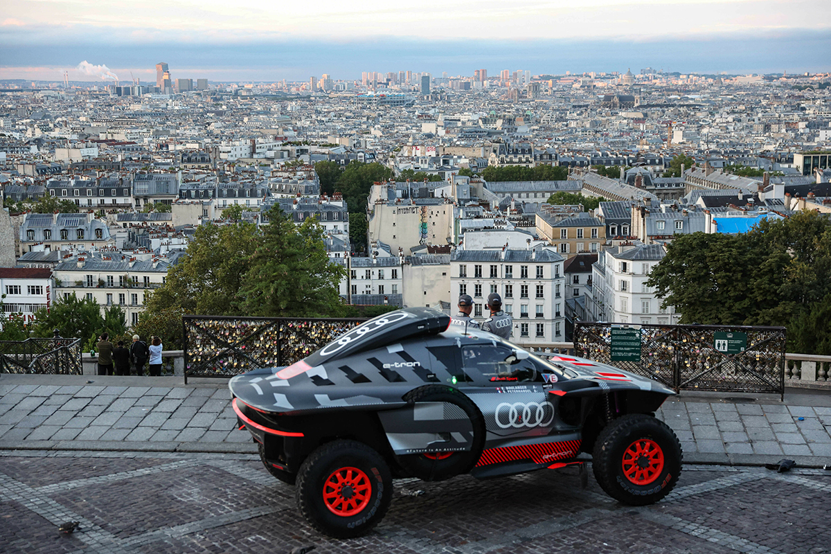 Audi RS Q e-tron na ulicah Pariza