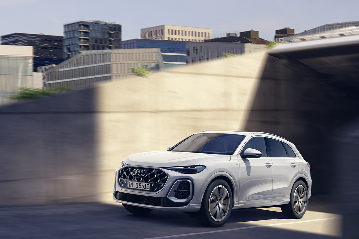 Audi Q5 e-hybrid na poti. 