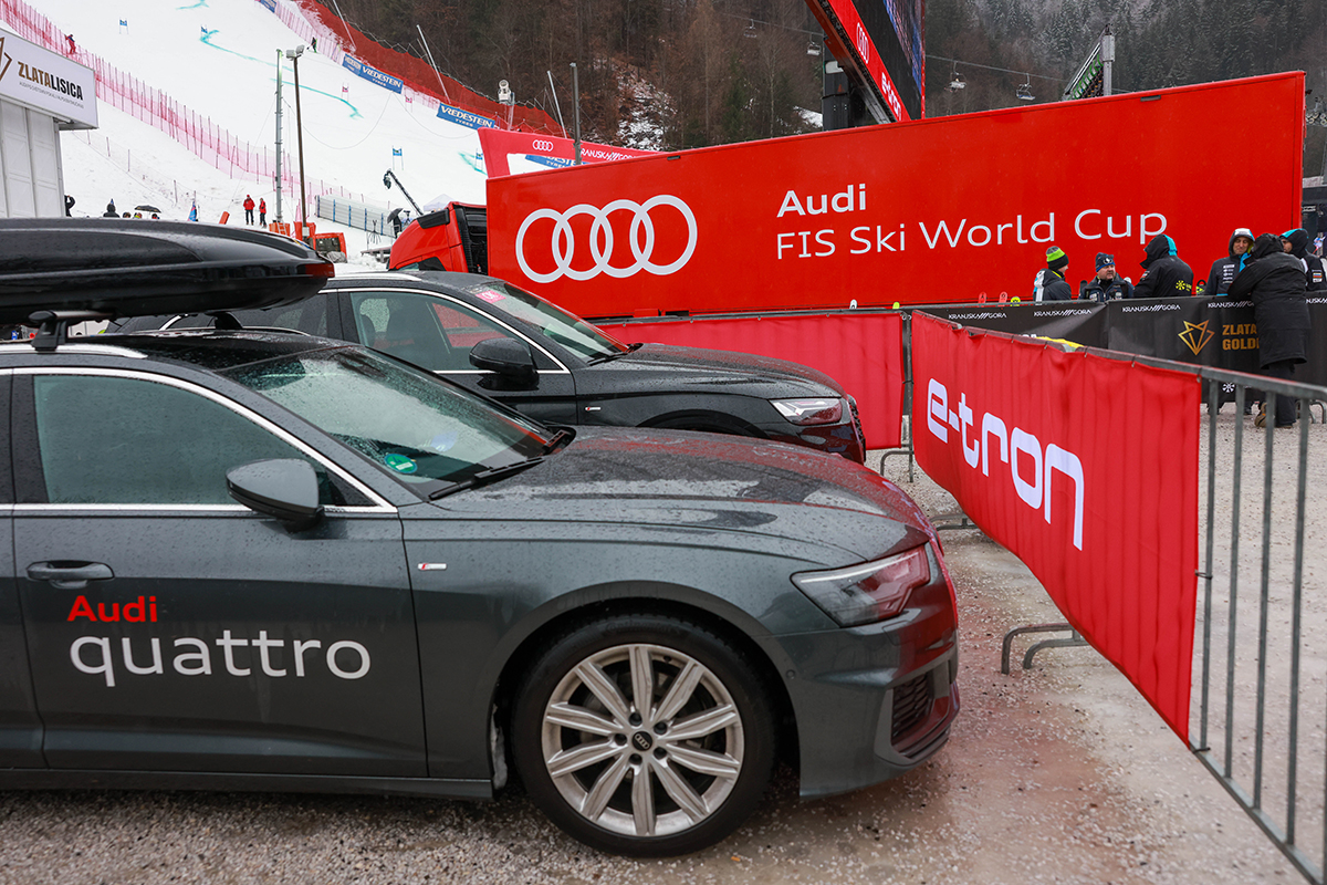 Vozila Audi s pogonom quattro na prizorišču tekme Audi FIS svetovnega pokala v alpskem smučanju v Kranjski Gori.