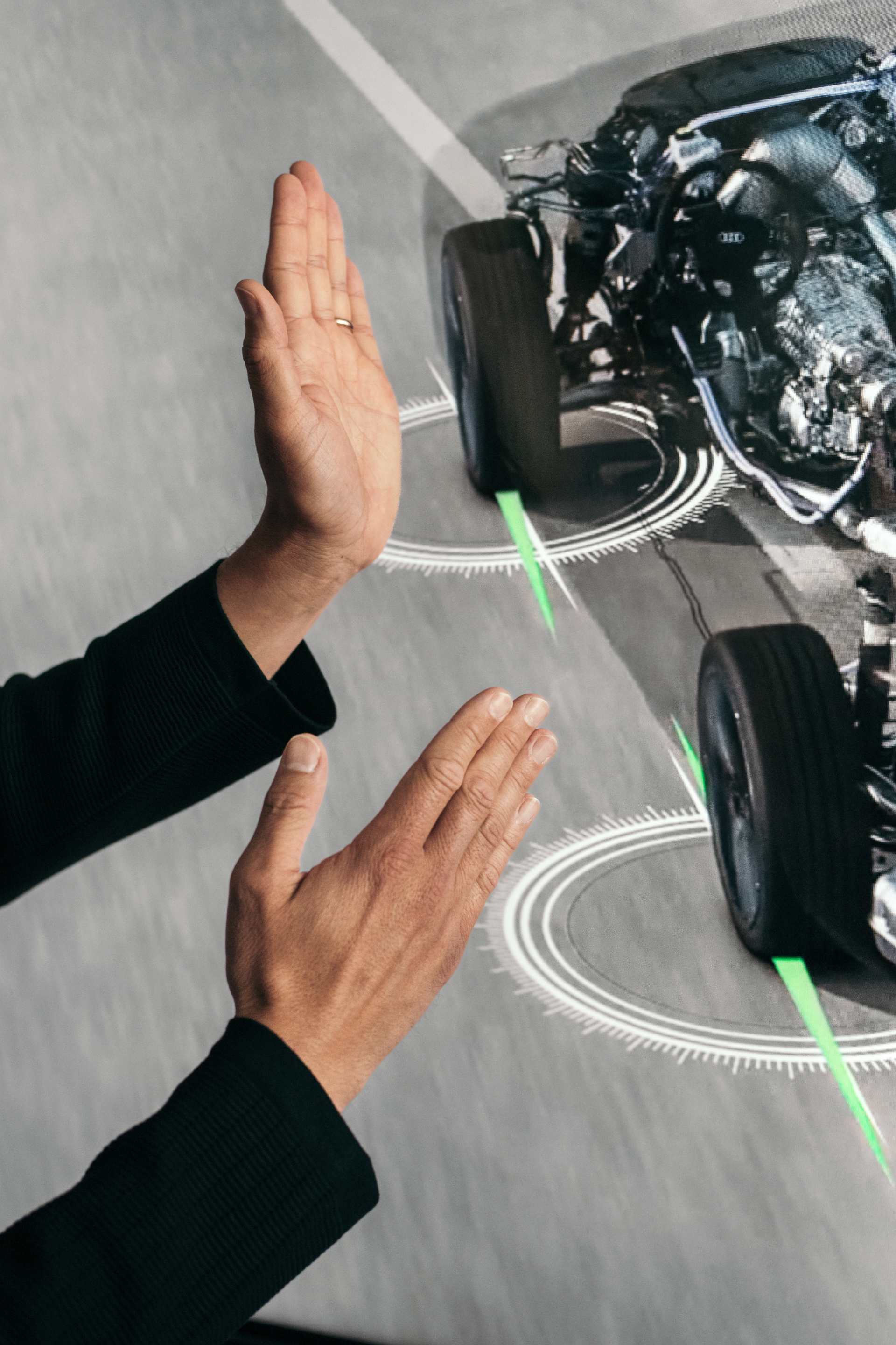 Ilustracija, ki prikazuje istosmerno obračanje sprednje in zadnje preme. 