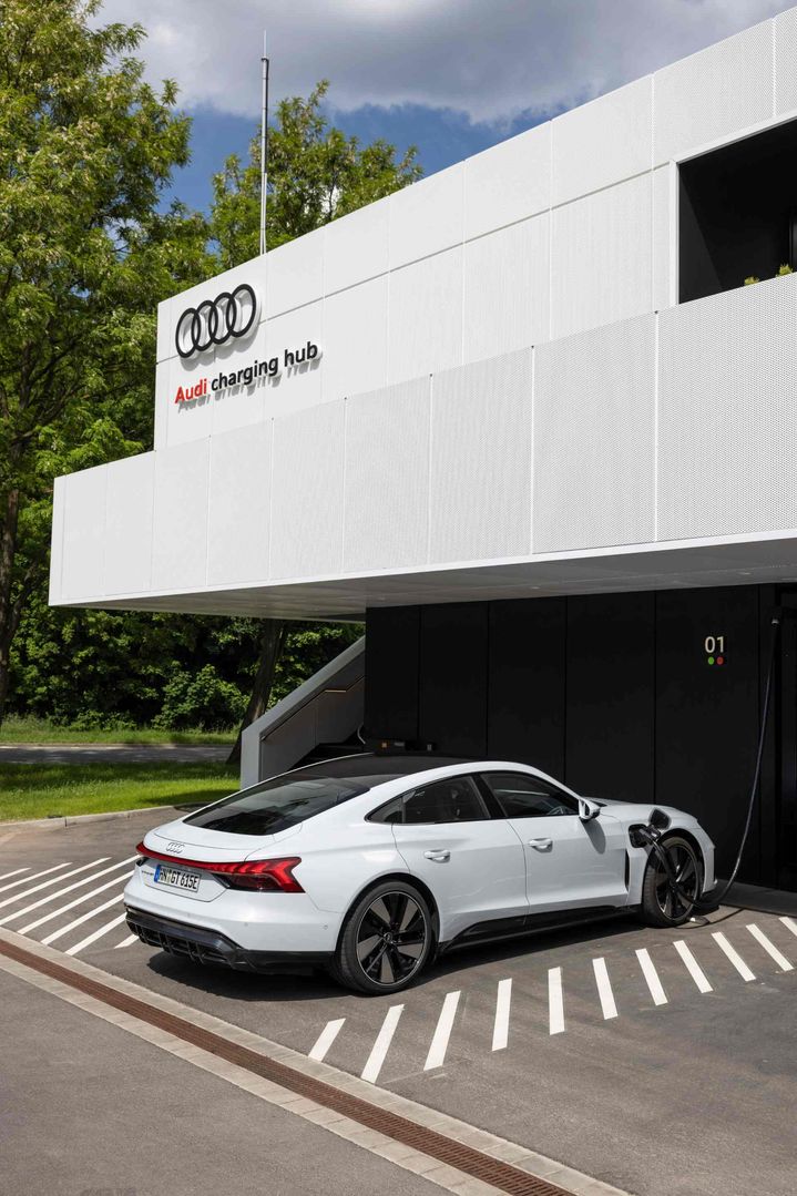 Audi charging hub v Nürnbergu.