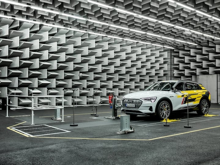 Audi e-tron v zvočnem laboratoriju
