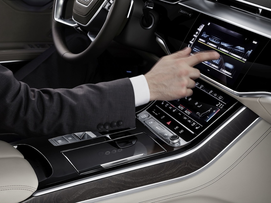 Sodobni heptični zaslon na dotik v današnjih Audi avtomobilih.
