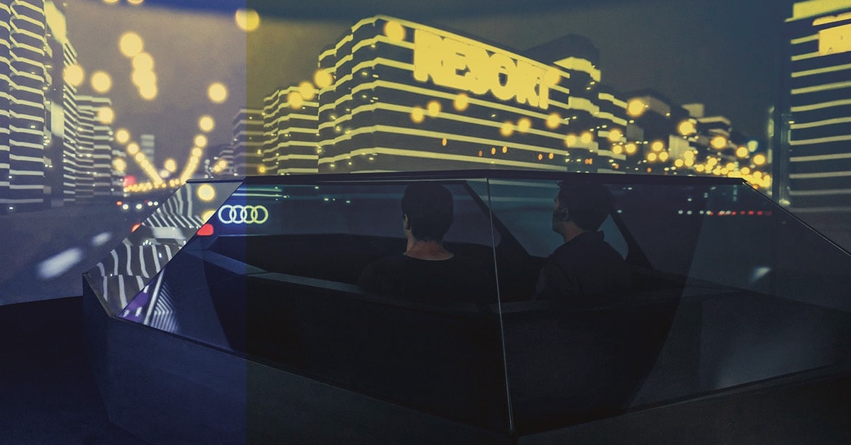 Futuristična slika notranjosti Audi avtomobila. V ozadju mesto in osvetljene zgradbe
