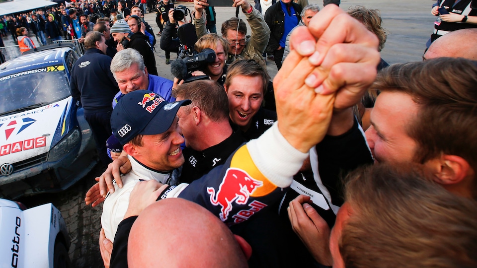 Mattias Ekström med praznovanjem zmage na WRC 2016.