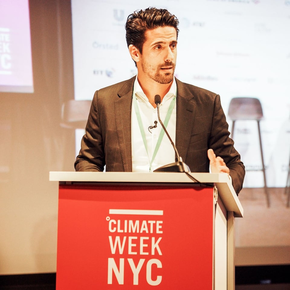 Lucas di Grassi med predavanjem na podnebnem tednu v mestu New York