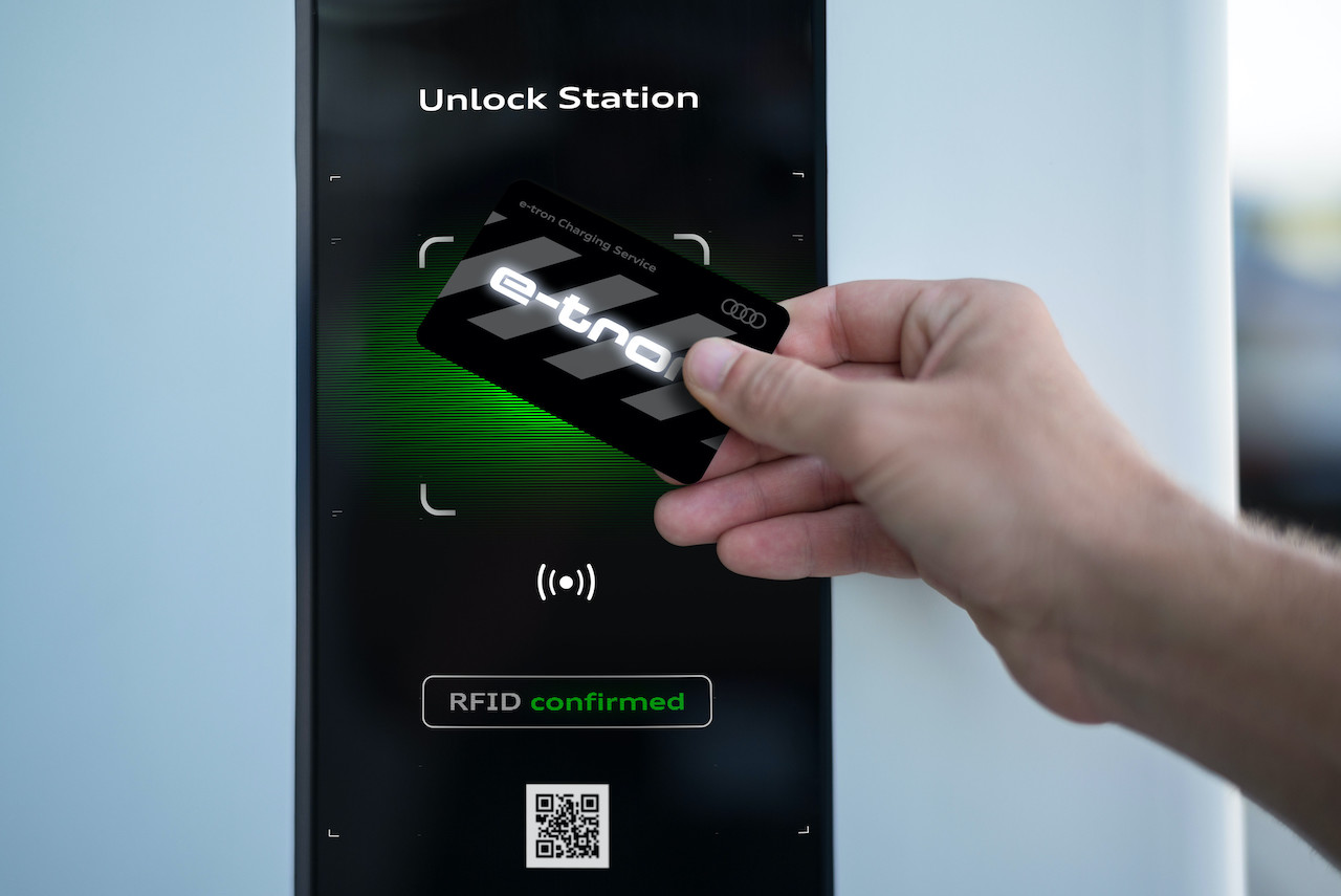 Audi e-tron Charging Service - dostop do polnilnih postaj s kartico