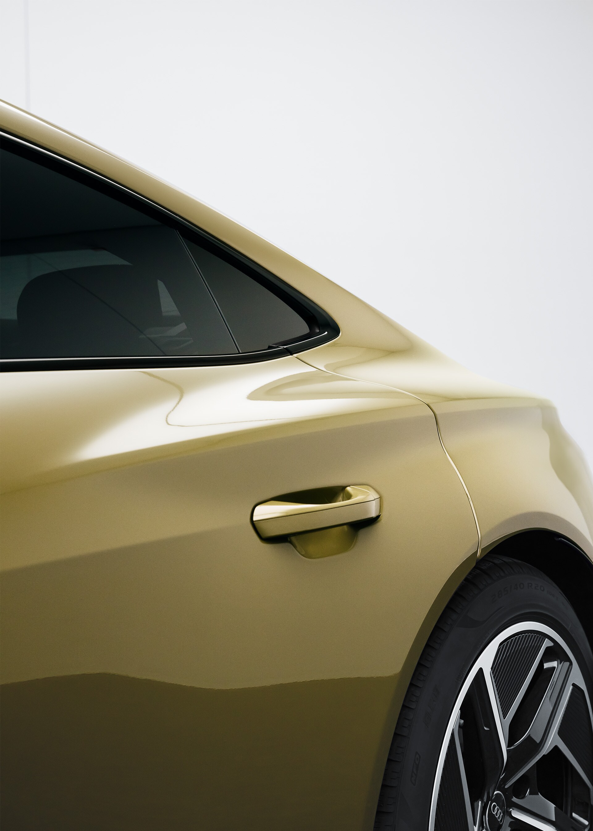 Za 'taktično zeleno', kompaktno barvo, razvito za model Audi RS e-tron GT, je značilna posebna nasičenost.