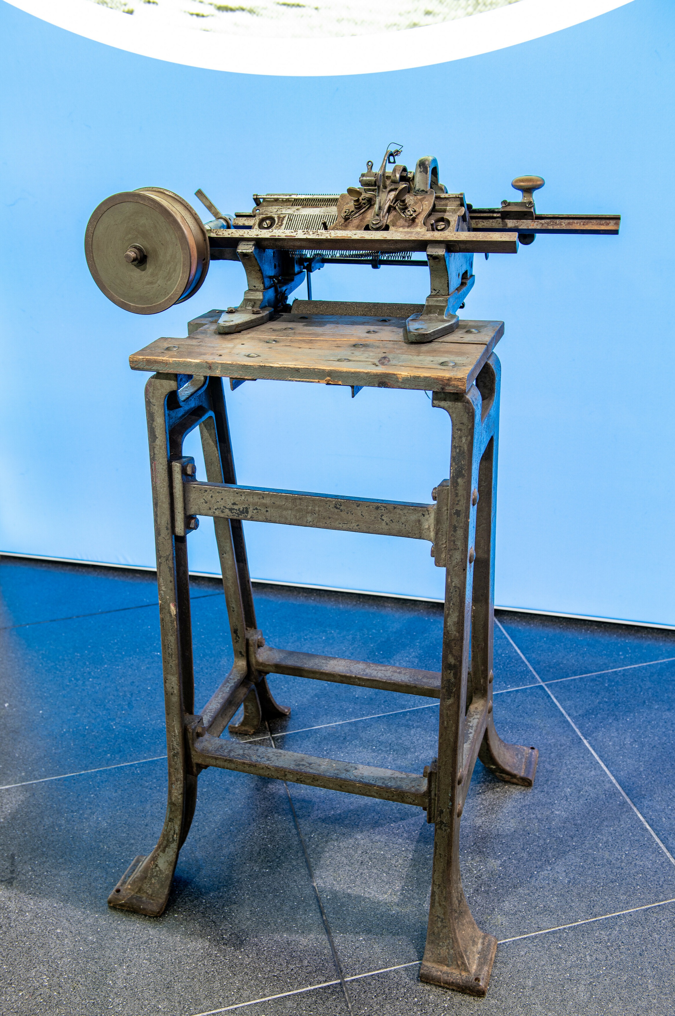 Pletilni stroj iz osemdesetih let 19. stoletja.