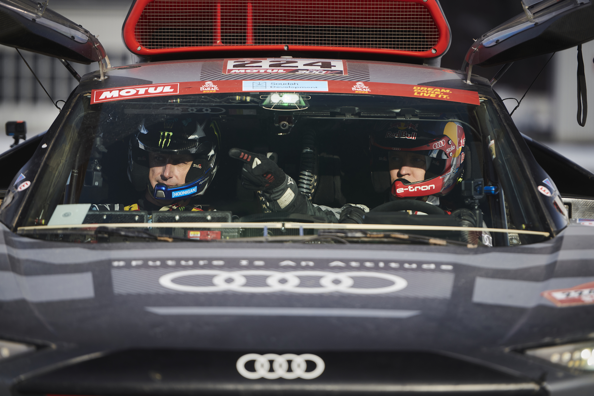 Pogled v kabino dirkalnika Audi RS Q e-tron