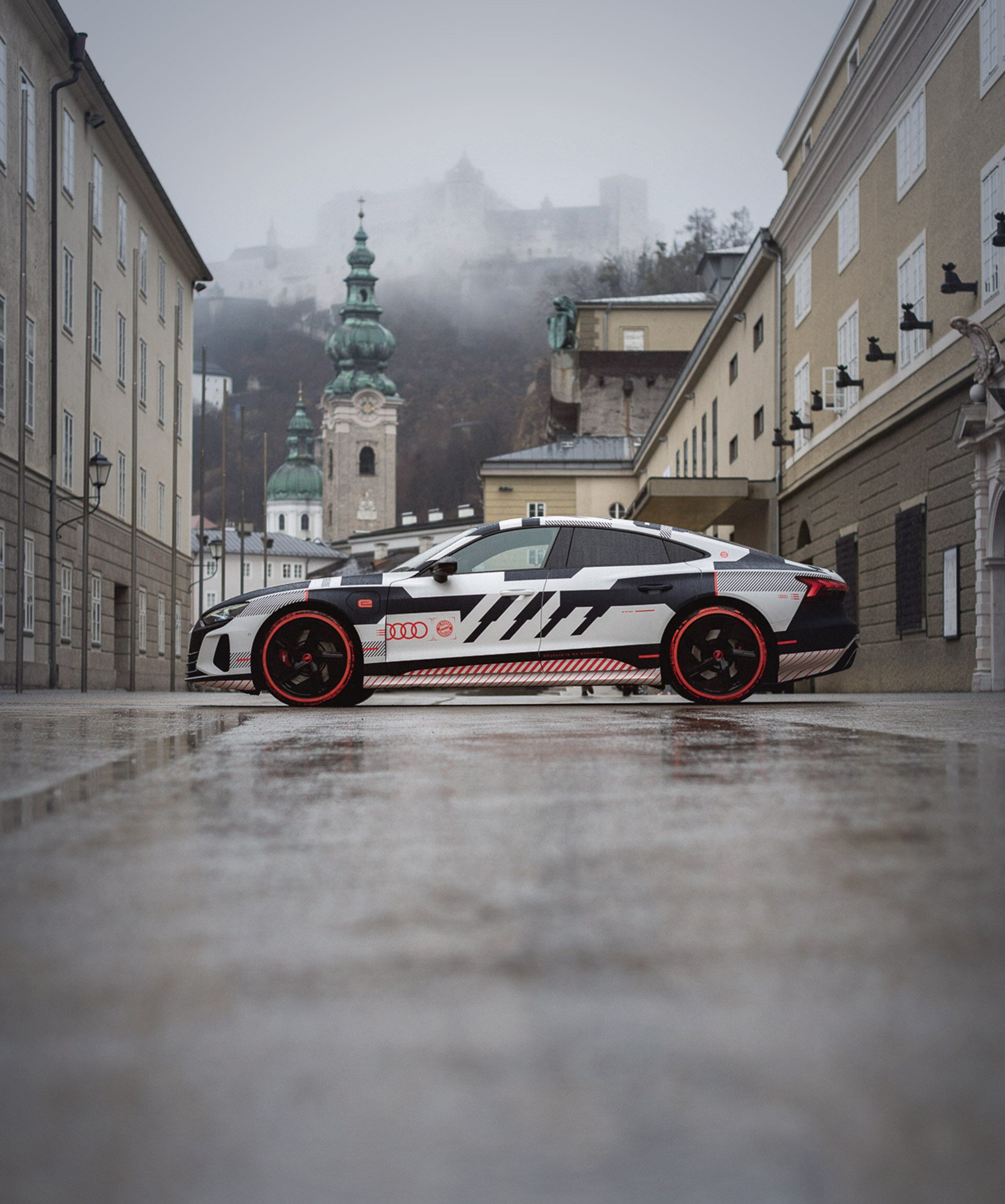 Audi RS e-tron GT FC Bayern Edition v  Salzburgu