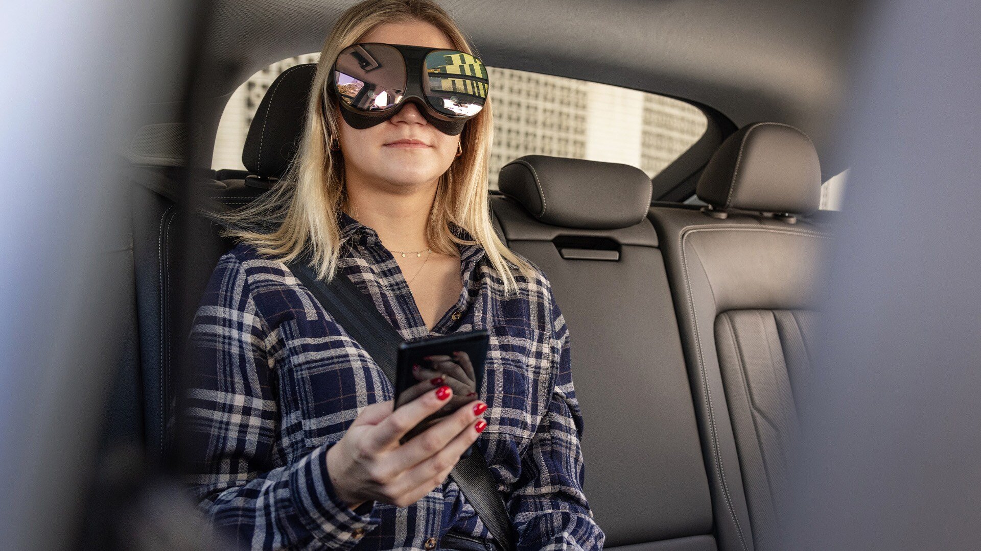 Za uporabo tehnologije holoride morajo potniki uporabiti VR-očala, ki se z vozilom povežejo prek brezžične povezave Bluetooth Low Energy (BLE)
