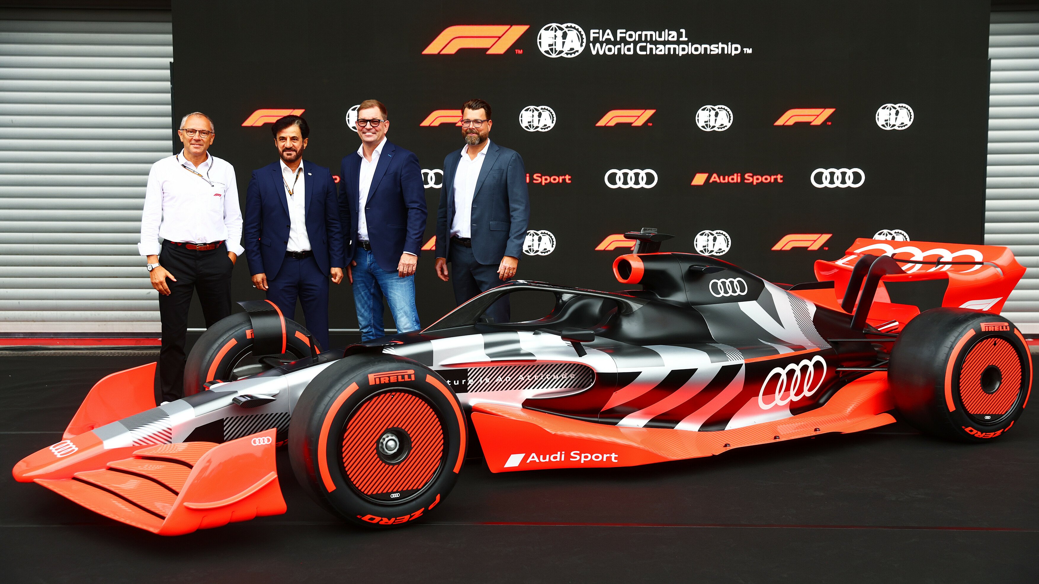 Stefano Domenicali, predsednik in izvršni direktor Formule 1, Mohammed bin Sulayem, predsednik mednarodne avtomobilistične organizacije FIA, Markus Duesmann, predsednik upravnega odbora AUDI AG in Oliver Hoffmann, član upravnega odbora za tehnični razvoj pri AUDI AG.