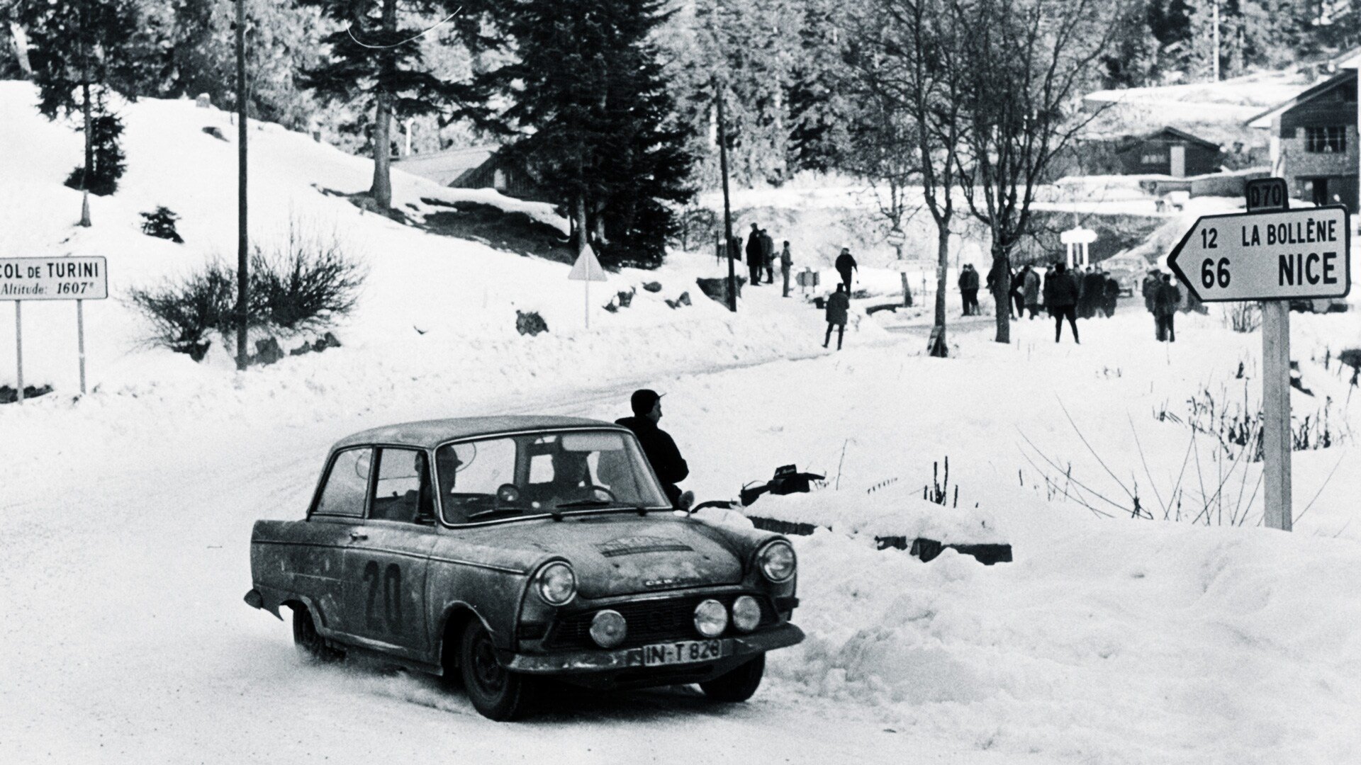 Avto podjetja DKW na ledeni cesti