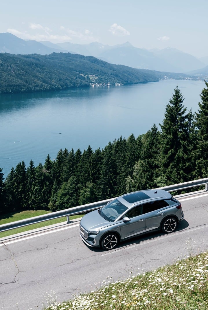 Vožnja z Audi Q4 e-tron ob jezeru