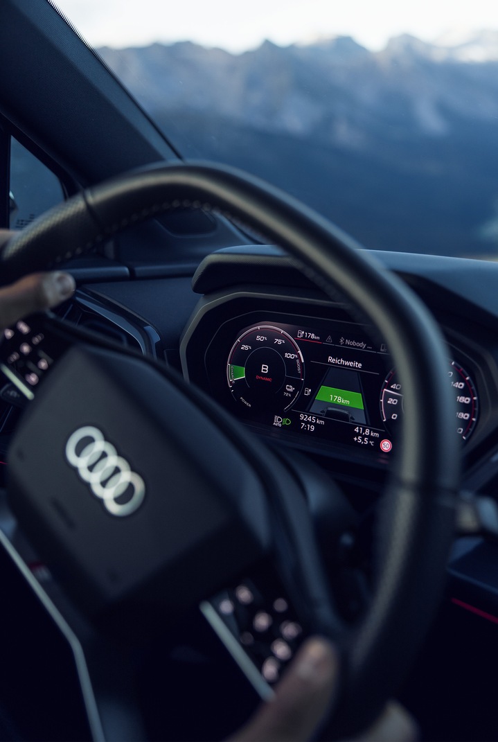 Virtualni prikazovalnik Audi prikazuje postopek rekuperacije.
