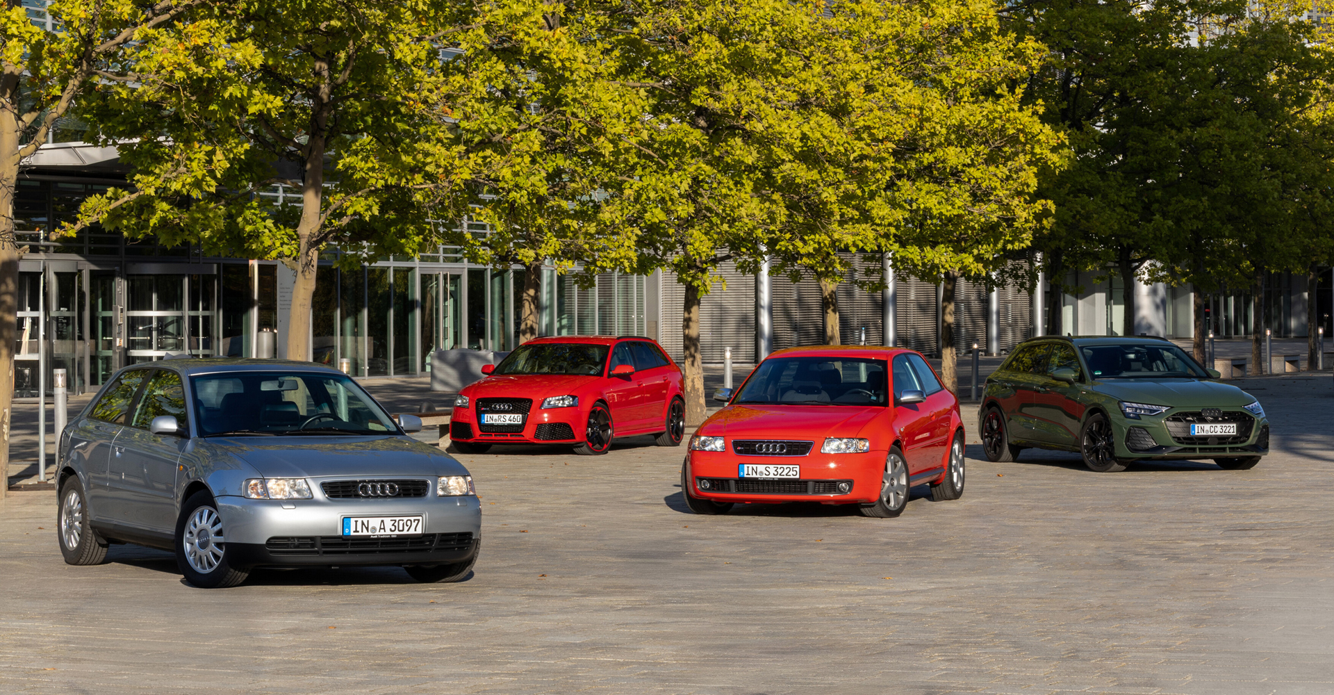 Štiri generacije: Audi A3 (1997), Audi S3 (2002), Audi RS 3 Sportback (2011) in aktualni Audi A3 Sportback.