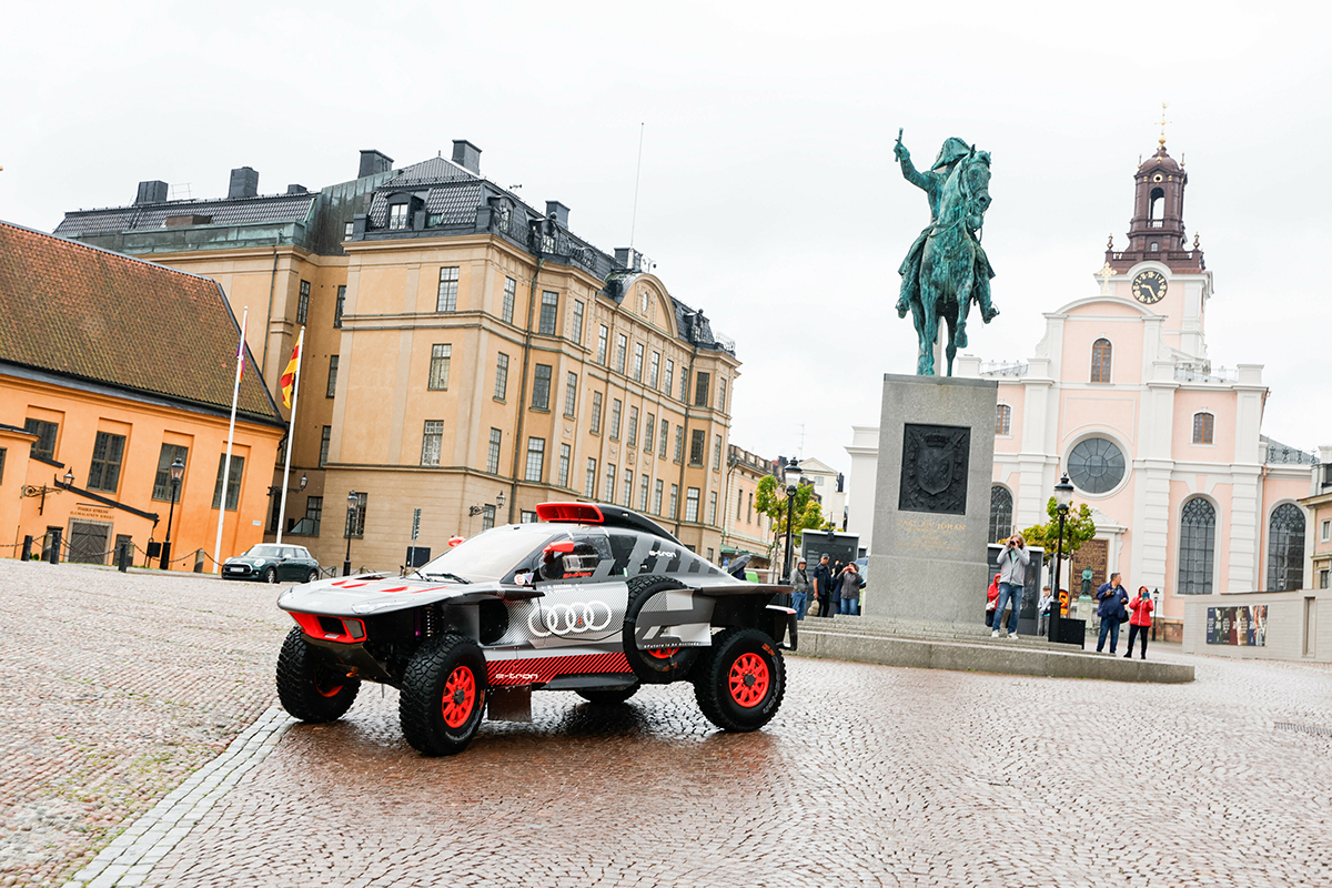Audi RS Q e-tron na turneji po Stockholmu
