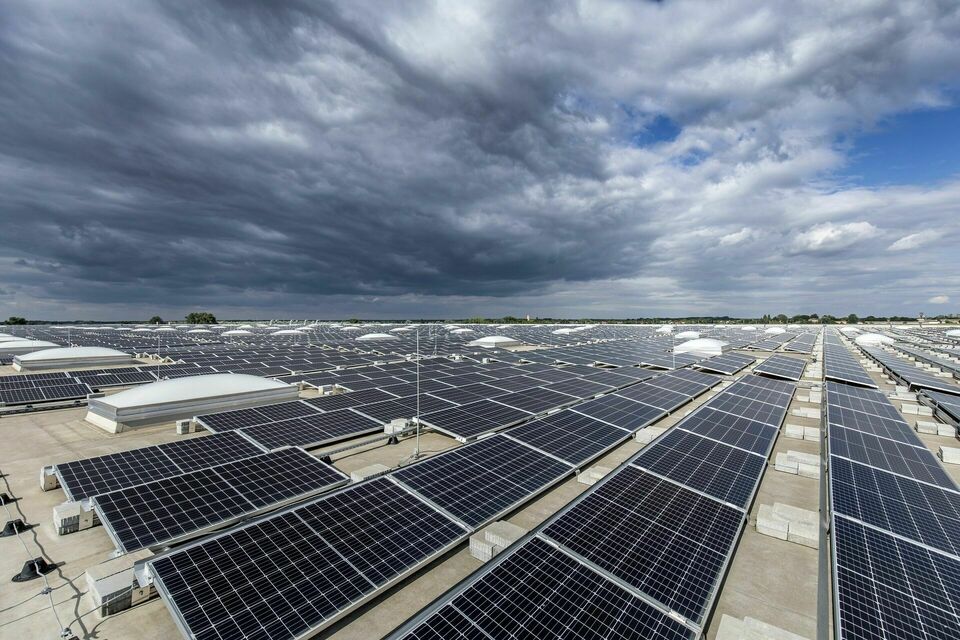 Fotovoltaični moduli na strehi tovarne Audi v Ingolstadtu.
