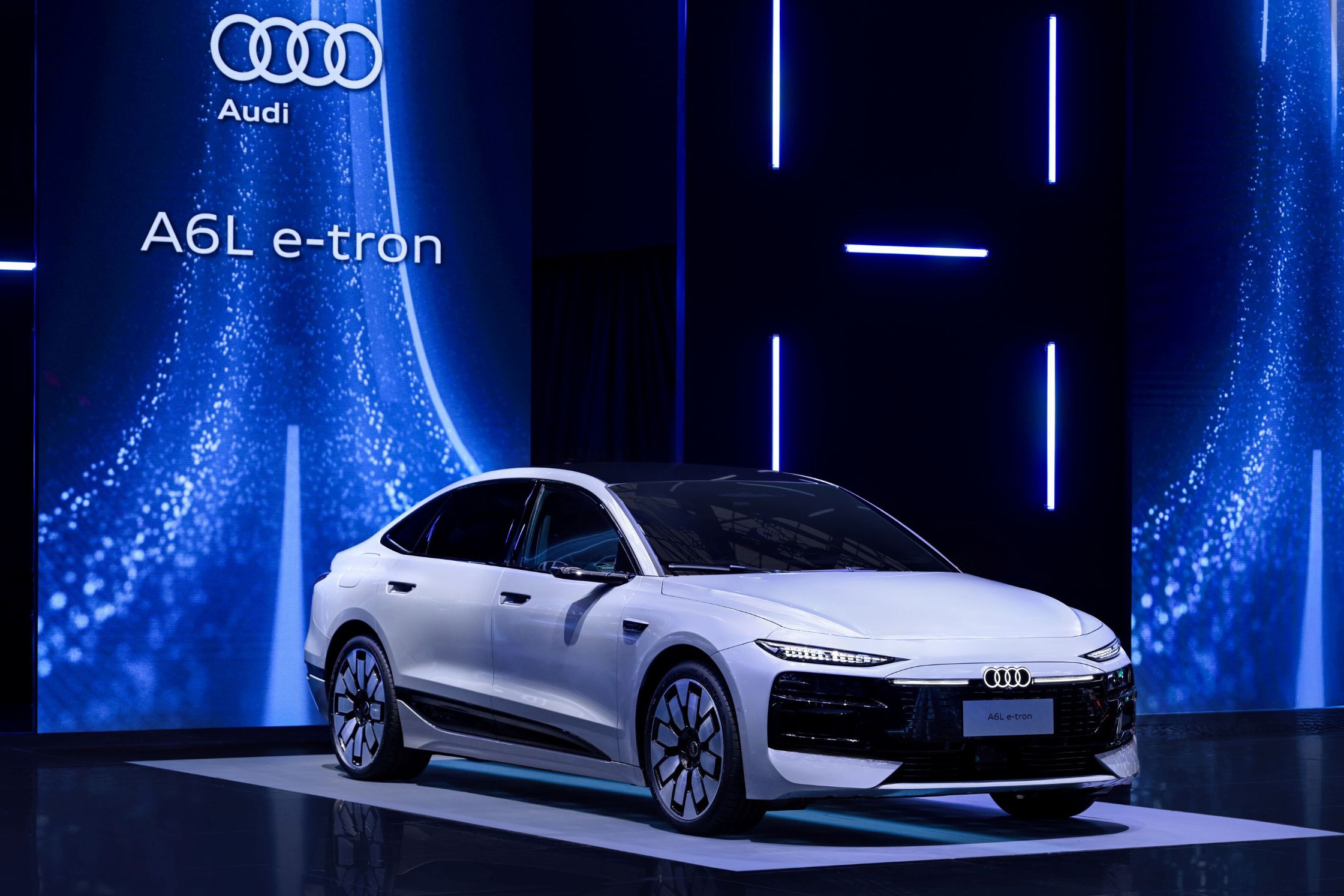 Audi A6L e-tron