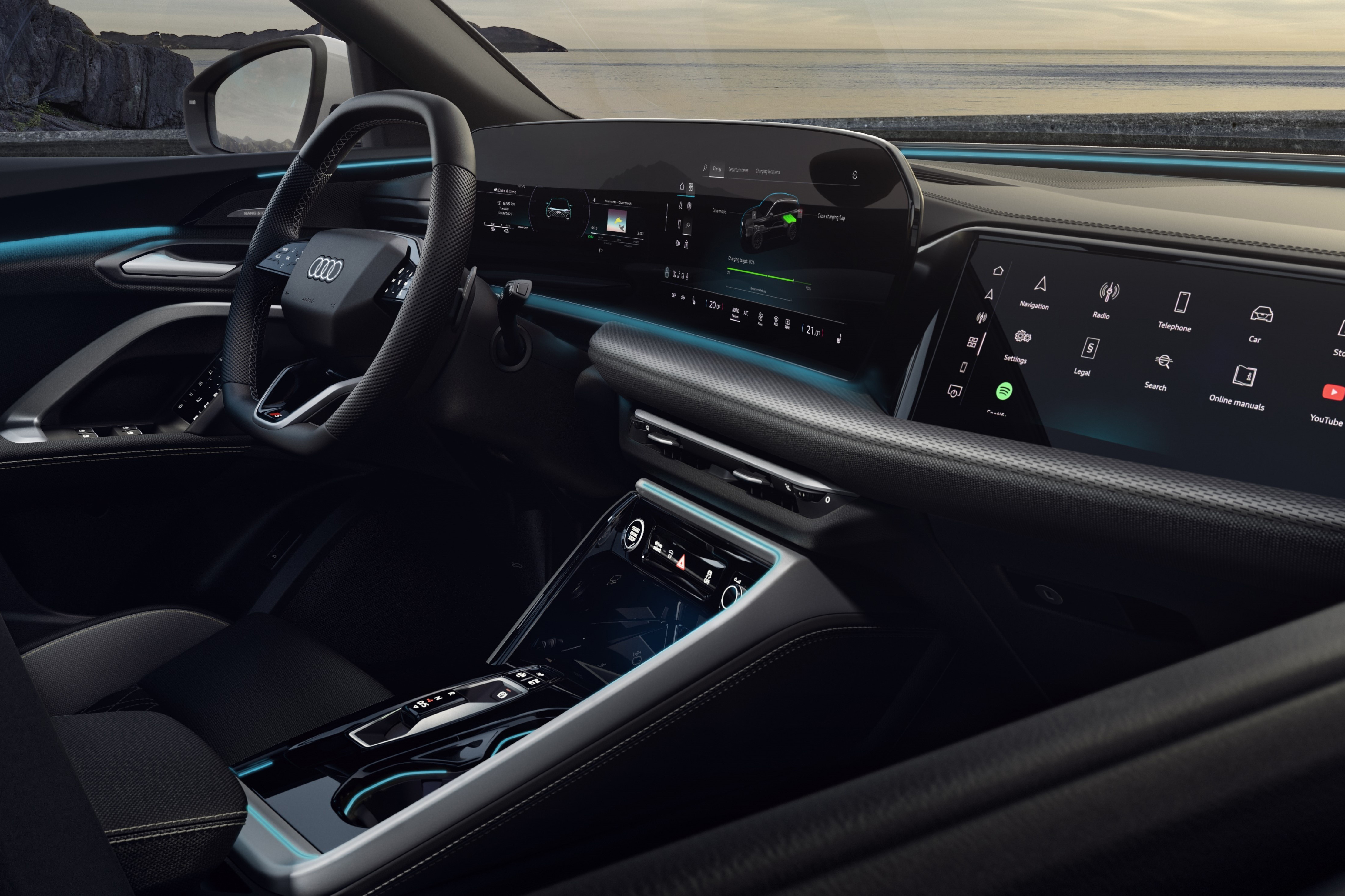 Audi Q5 SUV e-hybrid notranjost.