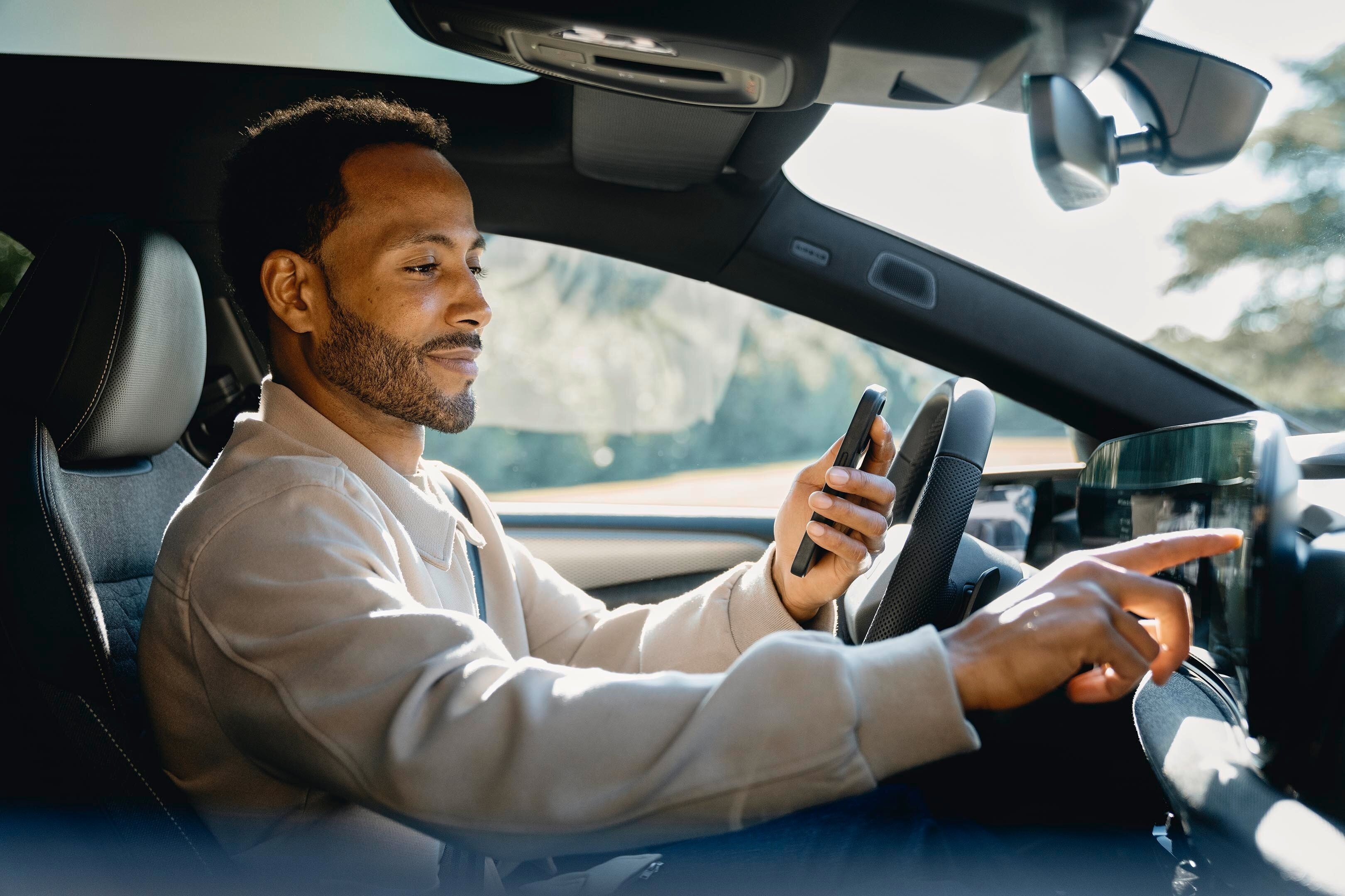 Posodobljena aplikacija myAudi je dostopna v trgovini Apple App Store. in Google Play Store.