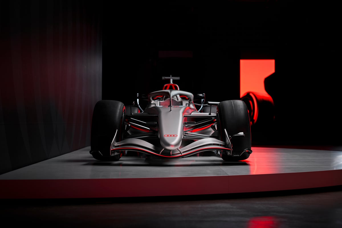 Pogled na konceptno vozilo Audi R26 Concept od spredaj.