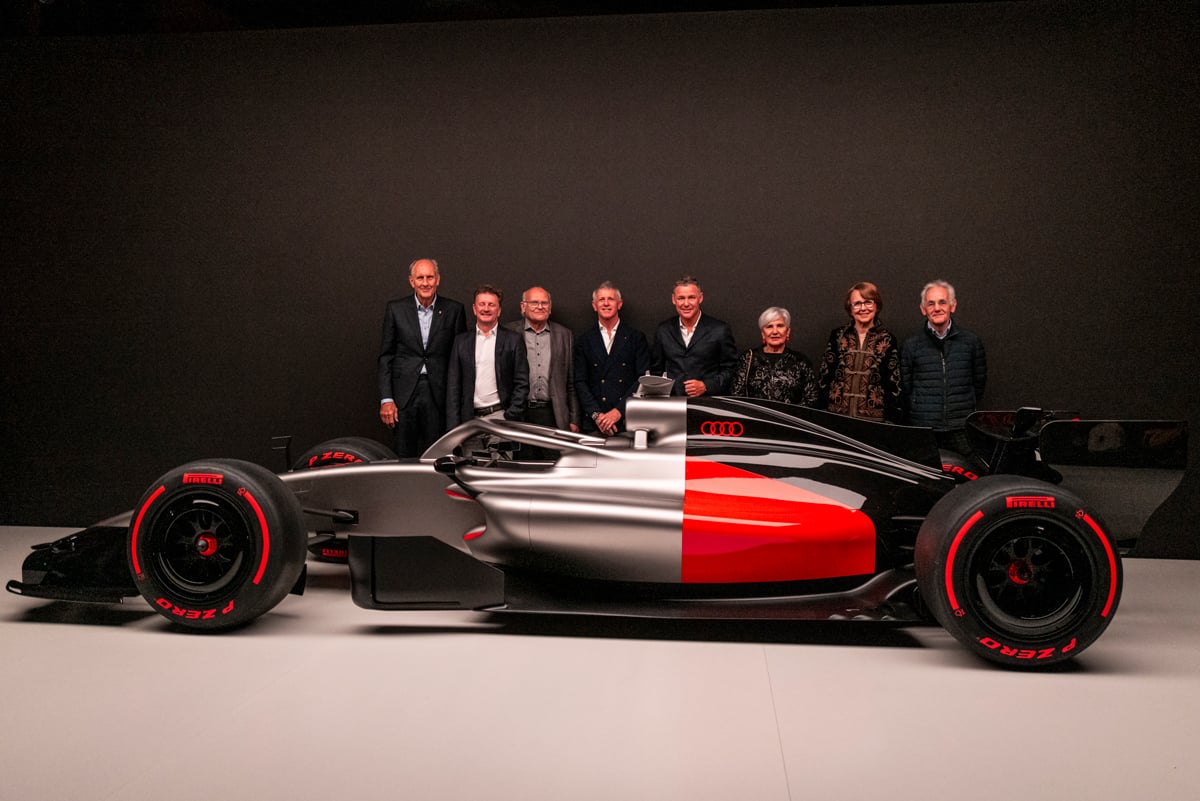 Hans-Joachim Stuck, Allan McNish, Stig Blomqvist, Dindo Capello, Tom Kristensen, Michèle Mouton, Fabrizia Pons in Harald Demuth na dogodku “Audi One” ob konceptnem dirkalniku Audi R26 Concept.