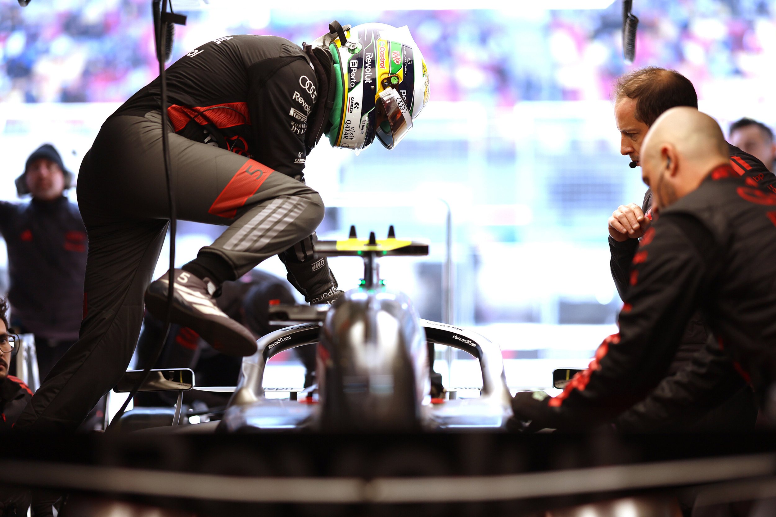 Audi R26, Gabriel Bortoleto v Šanghaju.