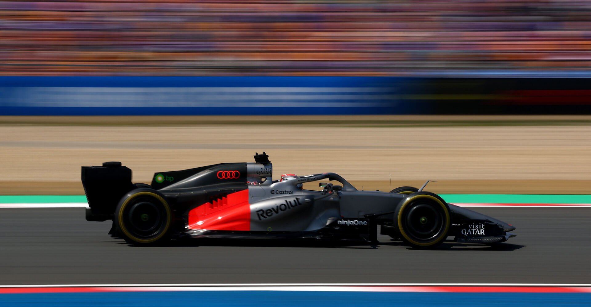 Dirkalnik Audi R26 za dirke Formula 1®