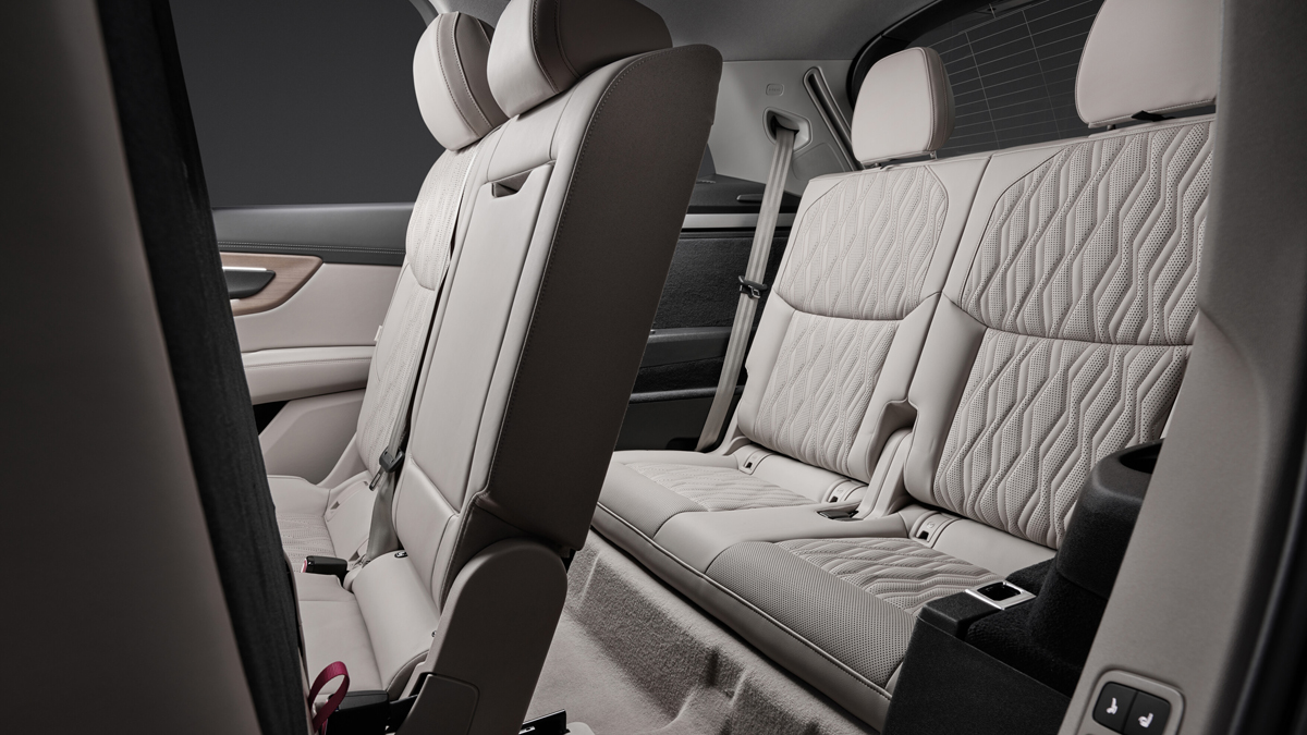 Notranjost Audi Q7 navdušuje z veliko prostornostjo.