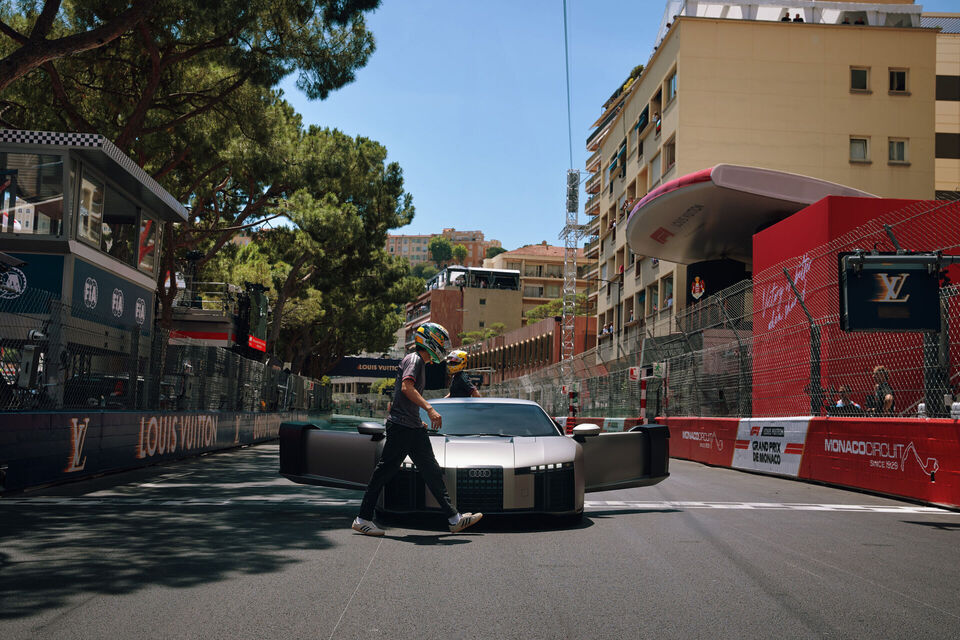 Dirkača ekipe Audi Revolut F1® Nico Hülkenberg in Gabriel Bortoleto sta avtomobil že preizkusila