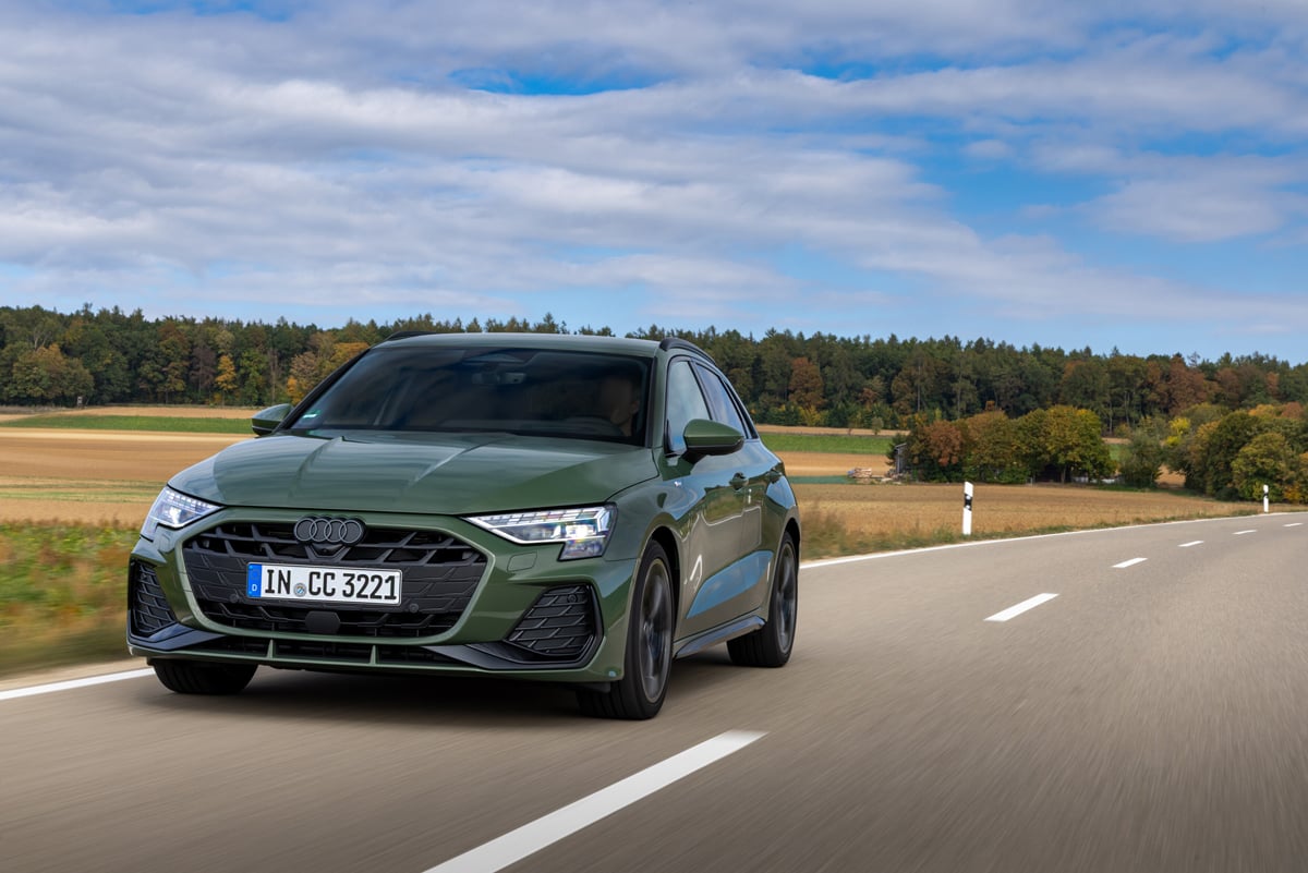 Audi A3 Sportback v district zeleni kovinski barvi.