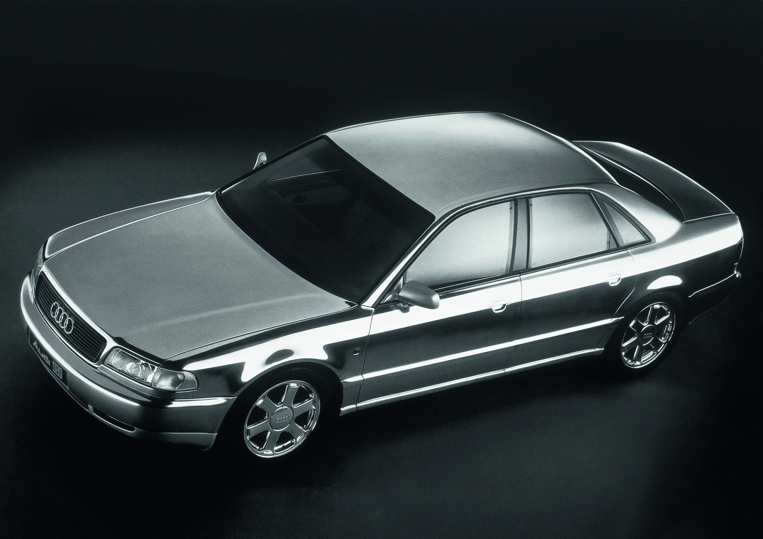 Audi A8, prva karoserija v panogi, izdelana v celoti iz aluminija