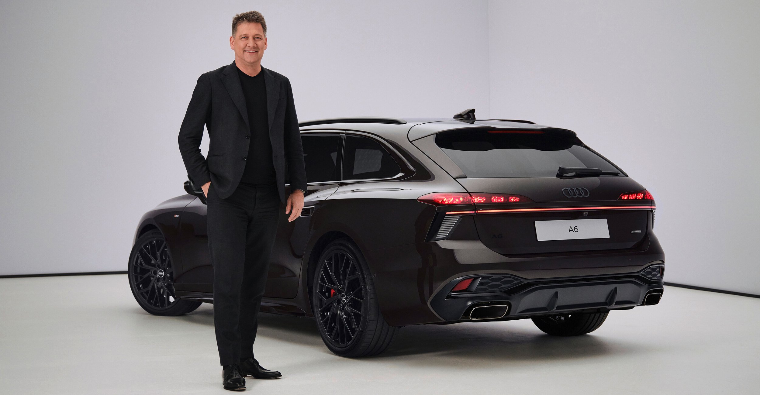 Izvršni direktor AUDI AG Gernot Döllner poleg Audi A6 Avant