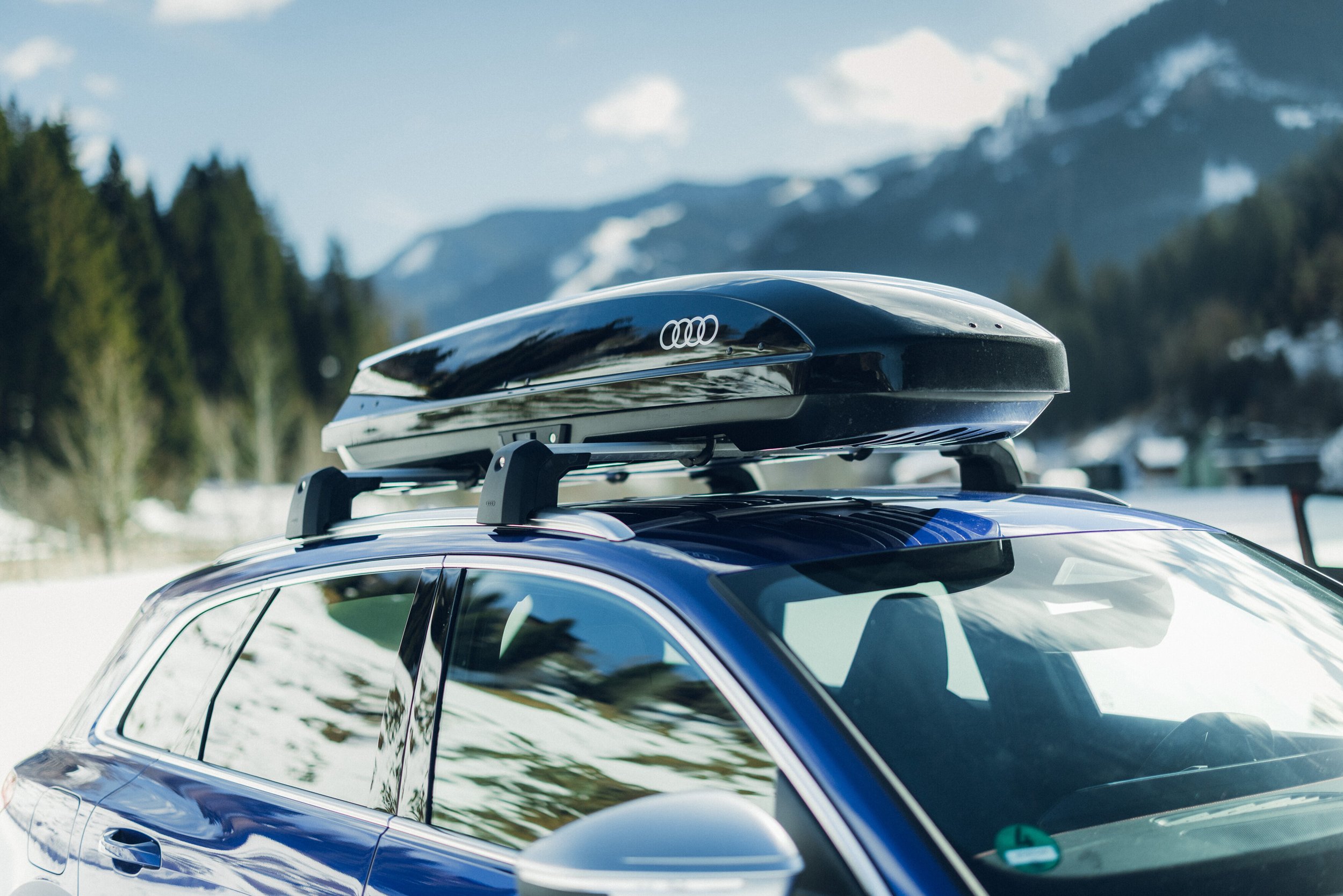 Audi SQ5 s strešnim kovčkom