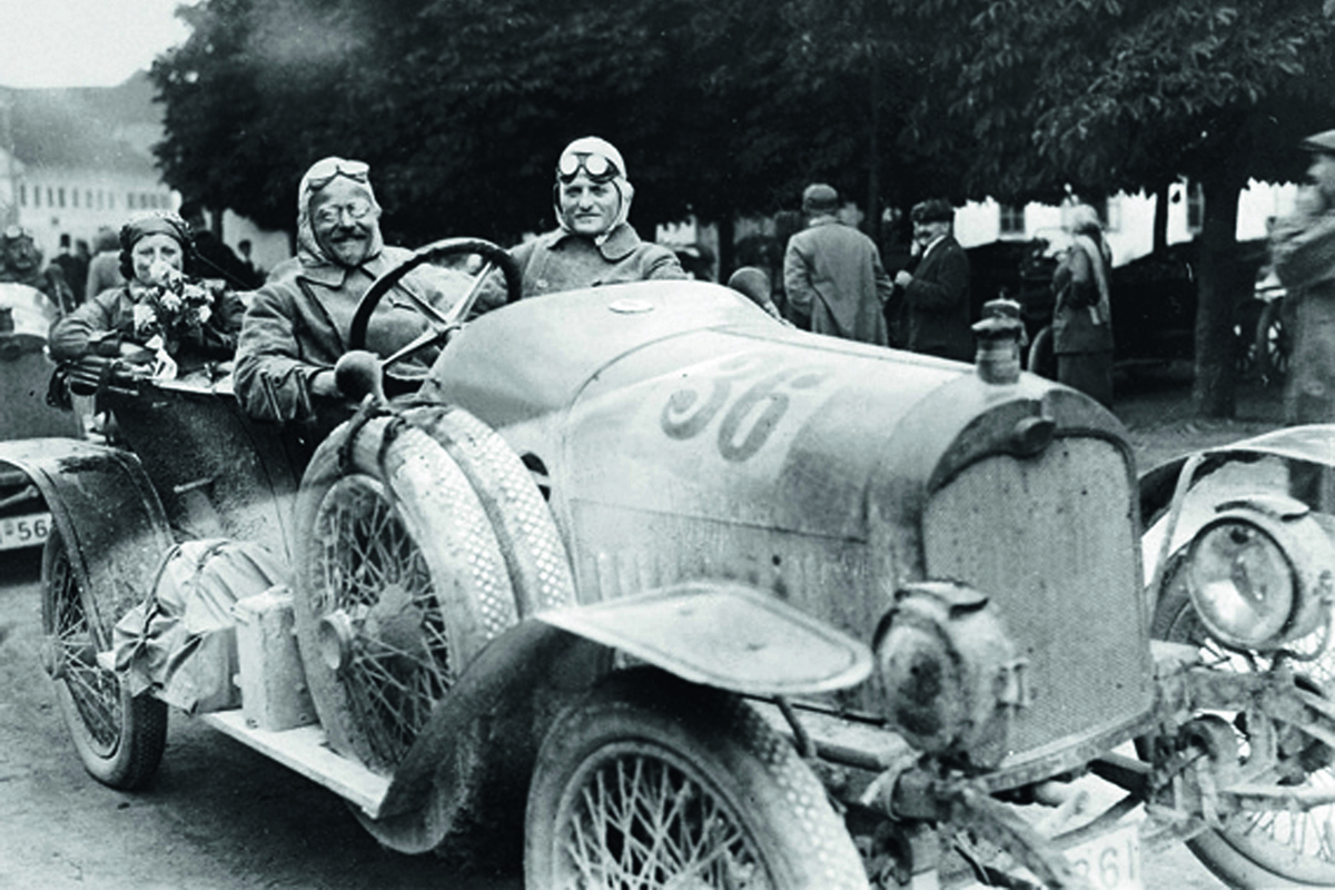 August Horch z modelom Audi C čez Alpe