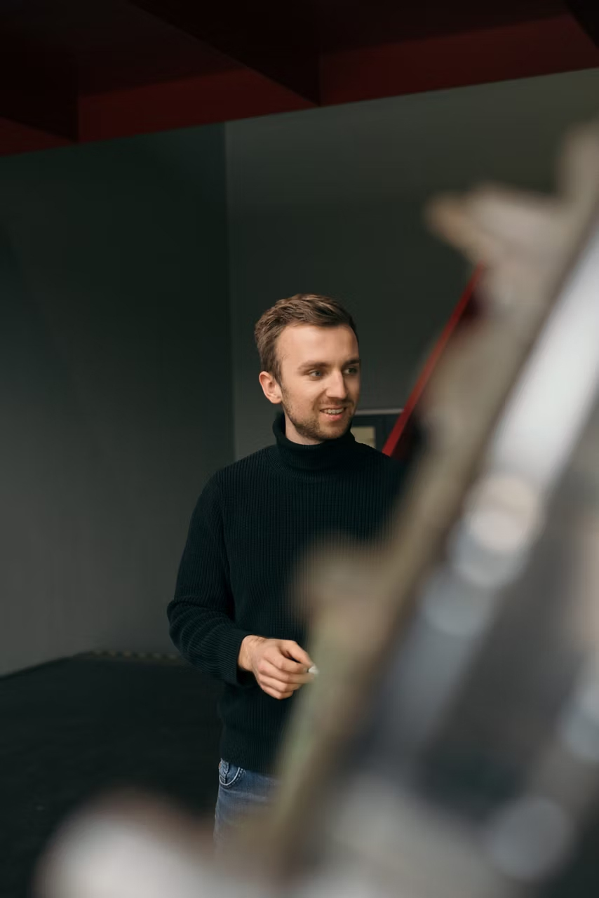 Inženir Josef Gandlgruber v centru za testiranje baterij Audi v Gaimersheimu. 