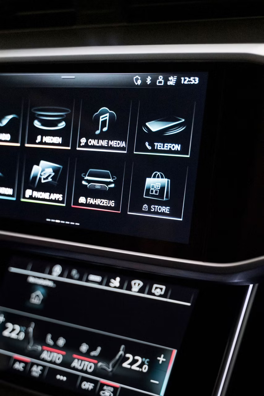 Trgovina Audi Application Store na zaslonu avtomobila. 