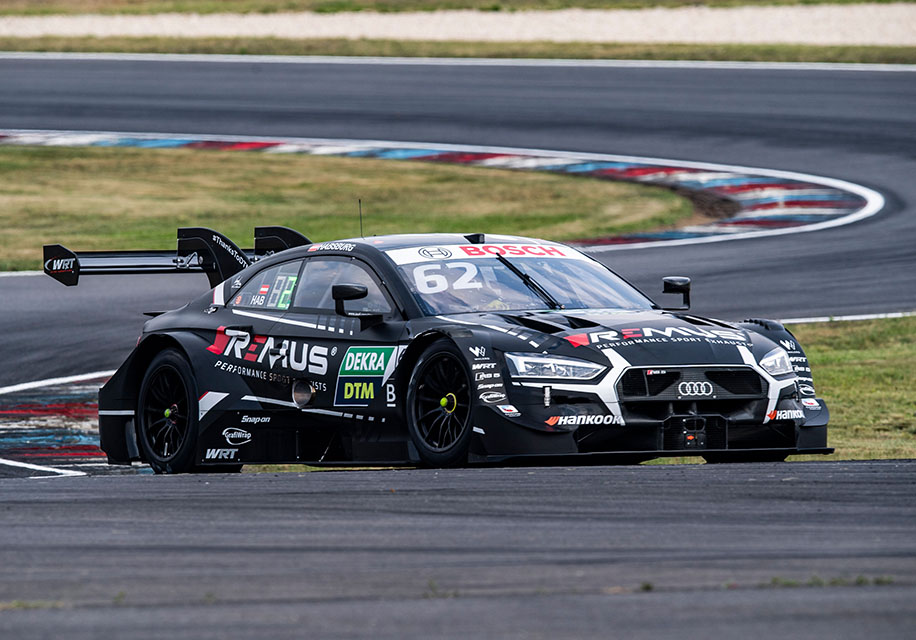 Audi RS 5 DTM na dirkalni progi.