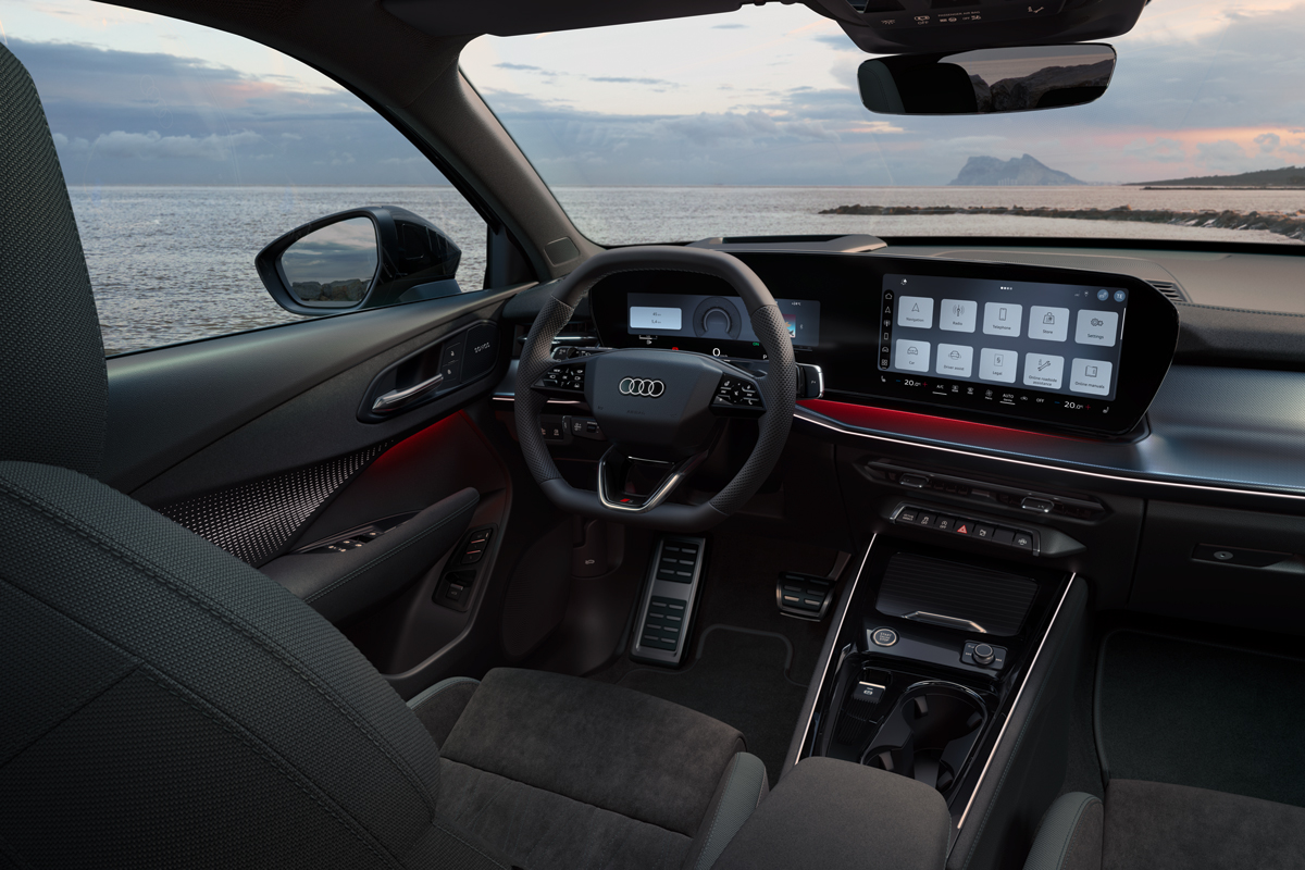 Notranjost modela Audi Q3 z digitalnim odrom za voznika.