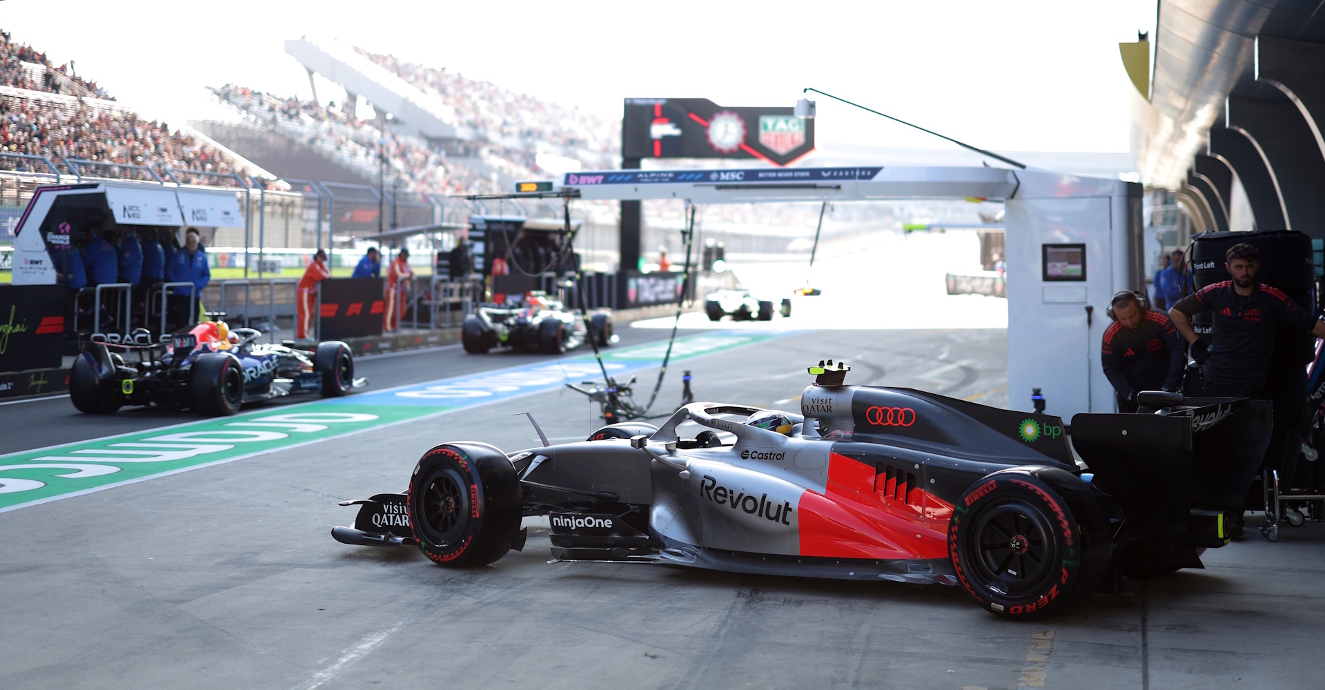 Dirkalnik Audi R26 na dirkališču Formule 1®