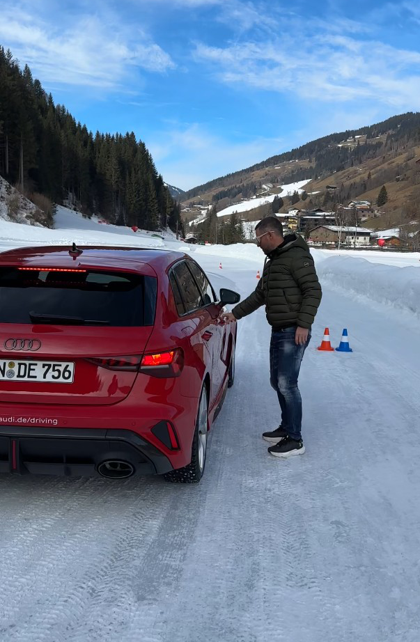 Rene Mlekuž z modelom Audi RS 3 Sportback na doživetju Audi driving experience v Saalbachu.