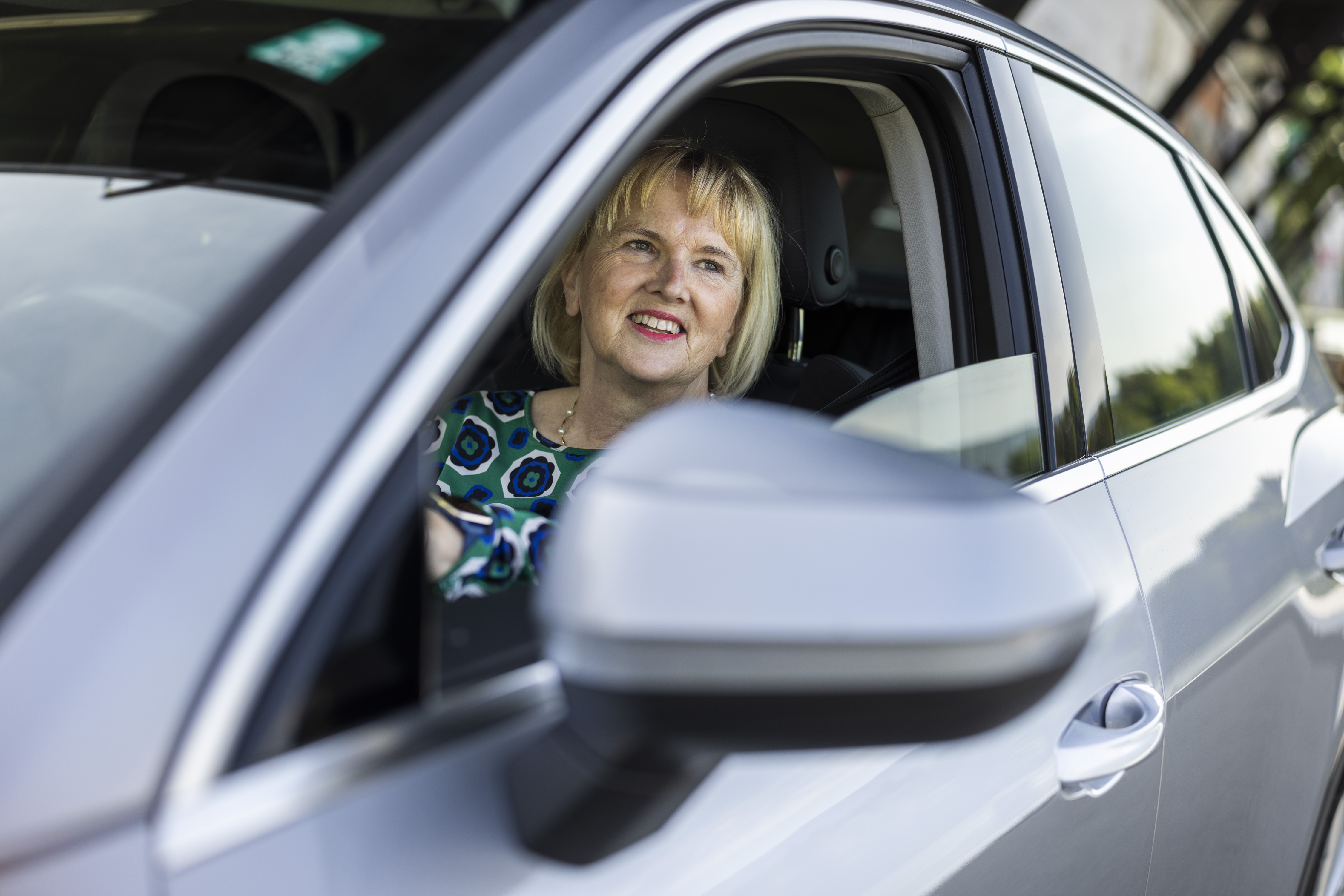 Pediatrinja Suzana Škorjanc Antolič v svojem vozilu Audi Q3 Sportback