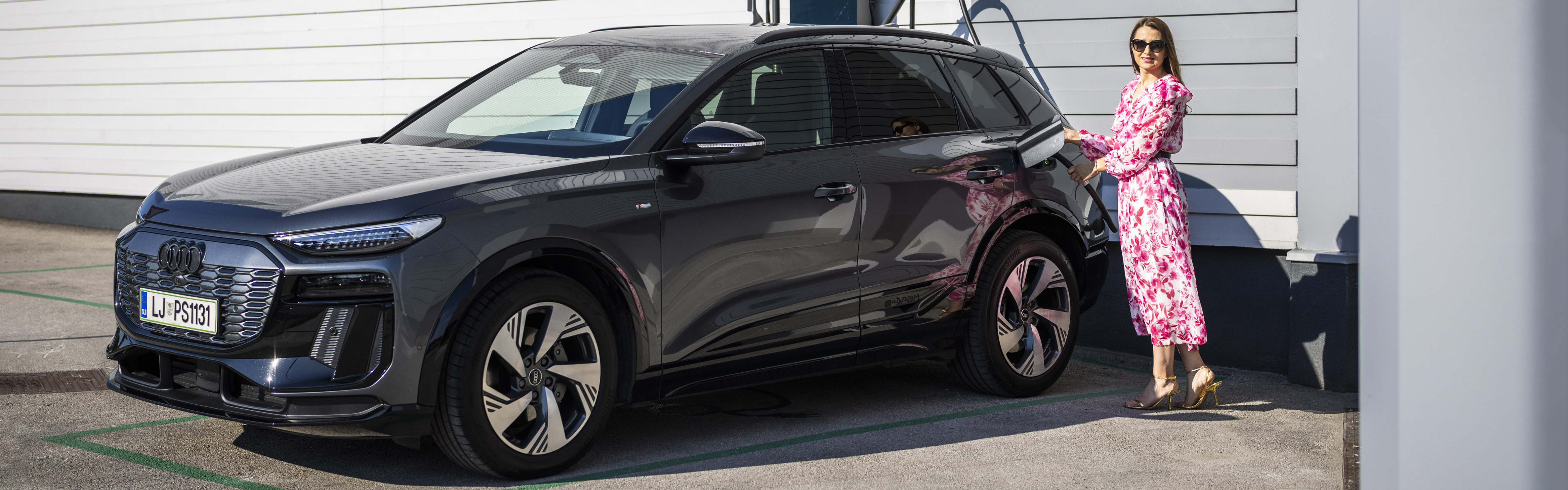 Mirela Zupančič, vodja blagovne znamke MOON, polni električni model Q6 e-tron.