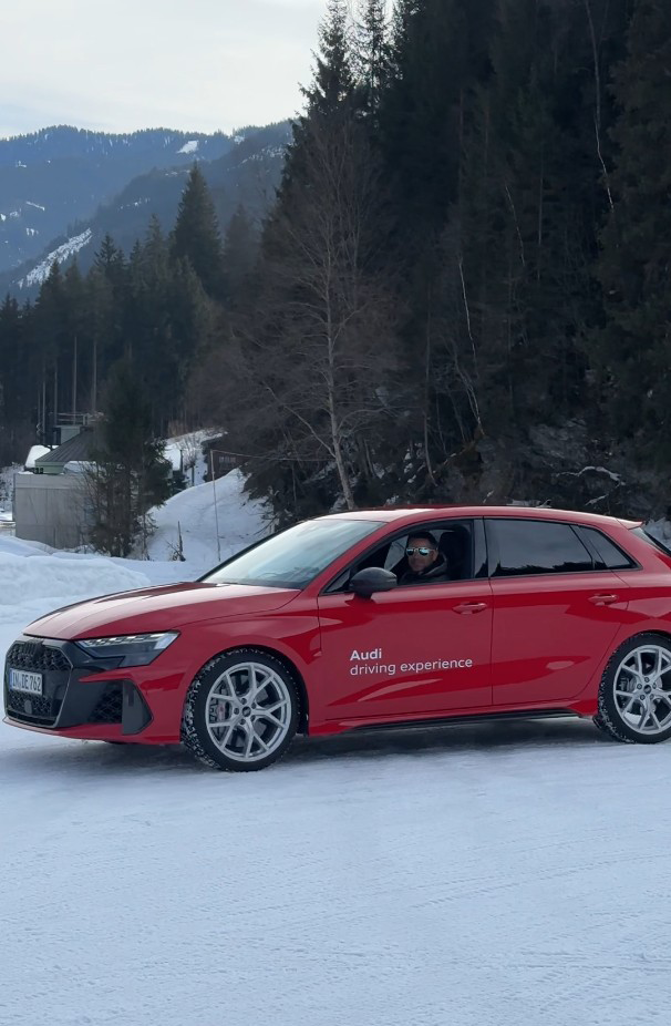 Rene Mlekuž z modelom Audi RS 3 Sportback na doživetju Audi driving experience v Saalbachu.